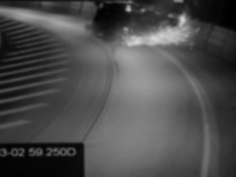 Betongbil som välter i tunnel